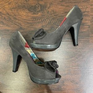 Madden Girl Karlla Grey Peep Toe Pump Sz 7